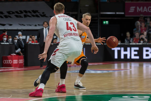 哈登凭借多 哈登凭借多